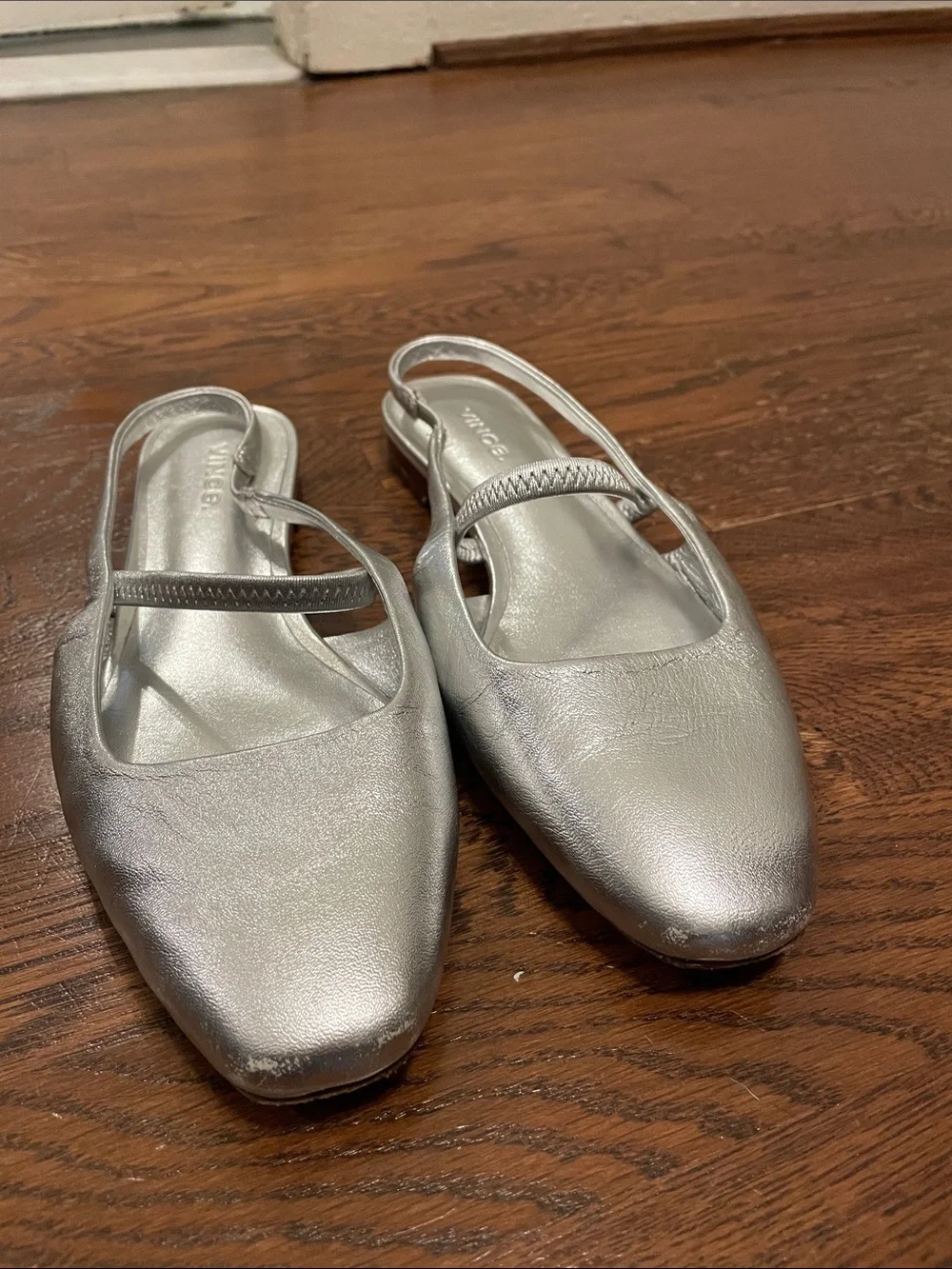 Vince sleek pointed